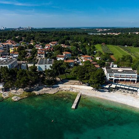 Apartment Axelle 50 Meters To The Beach Banjole Exterior photo