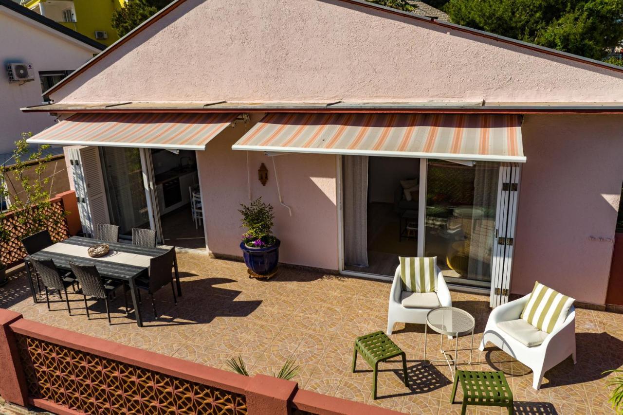 Apartment Axelle 50 Meters To The Beach Banjole Exterior photo