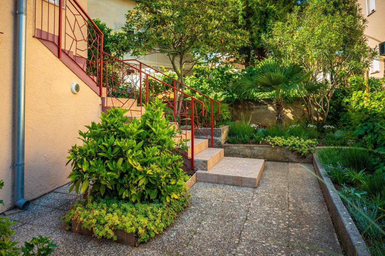 Apartment Axelle 50 Meters To The Beach Banjole Exterior photo