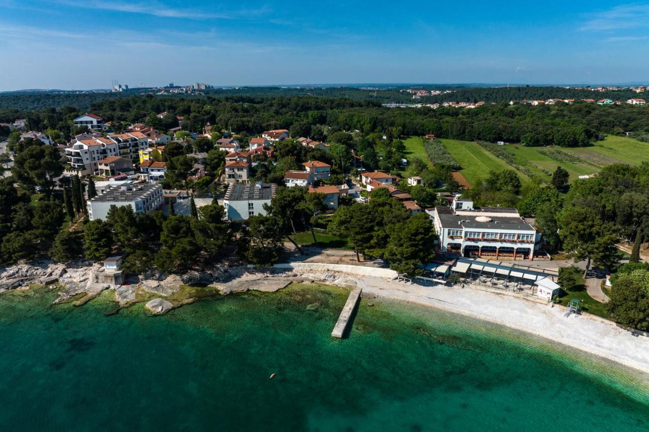 Apartment Axelle 50 Meters To The Beach Banjole Exterior photo