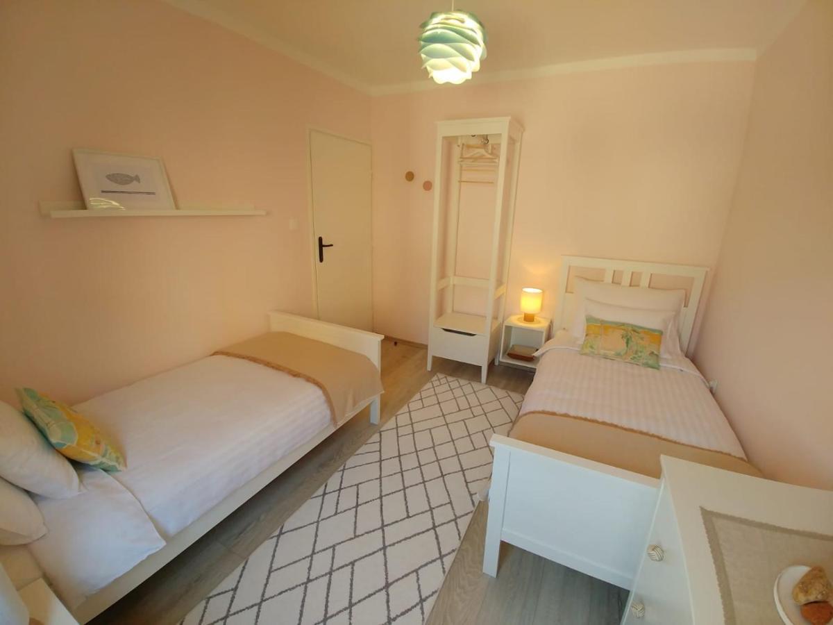 Apartment Axelle 50 Meters To The Beach Banjole Exterior photo