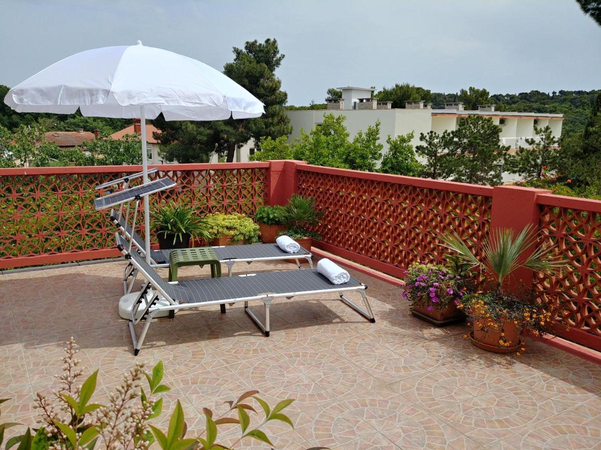 Apartment Axelle 50 Meters To The Beach Banjole Exterior photo